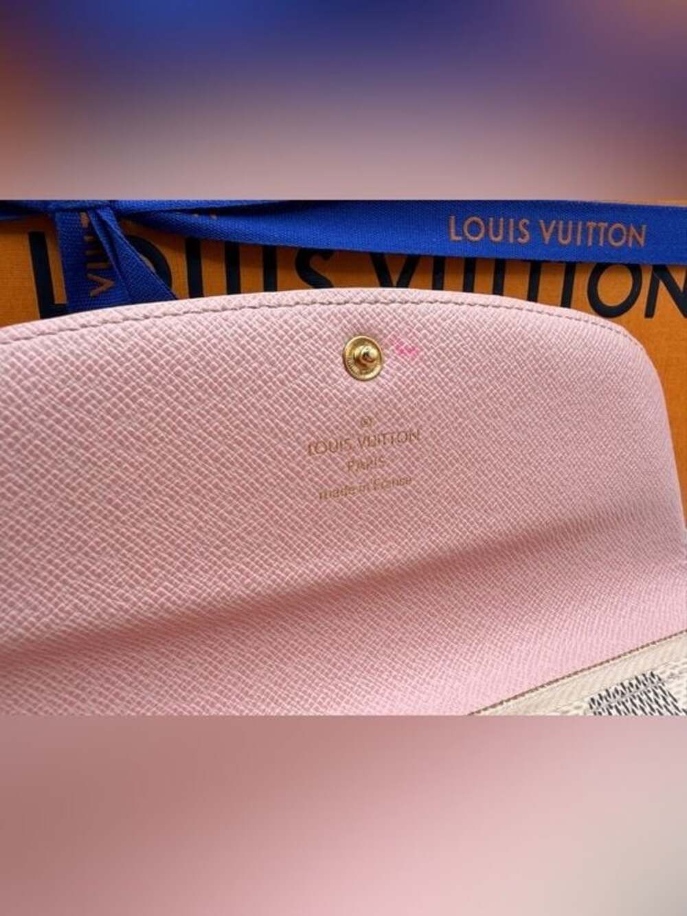 Louis Vuitton Damier Azur Emilie Wallet
Rose Ballerine - Picture 11 of 15